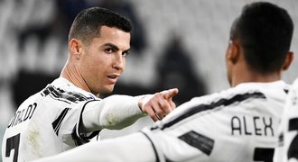 Ronaldo v ráži! Dvěma góly hlavou sestřelil Crotone, Juventus vyhrál 3:0