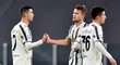 Fotbalisté Juventusu slaví výhru nad Crotone