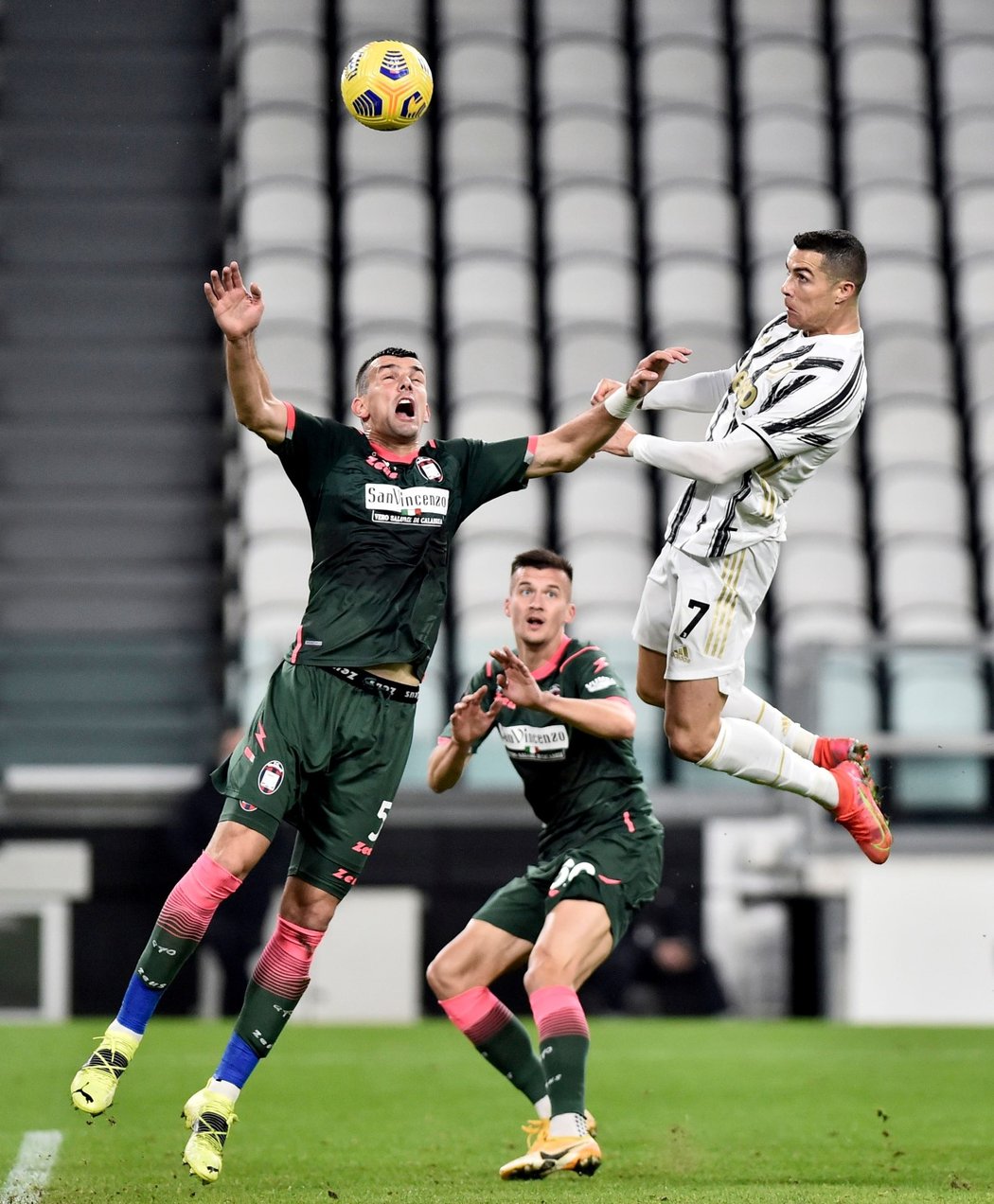 Ronaldo za Juventus nastupoval tři roky.