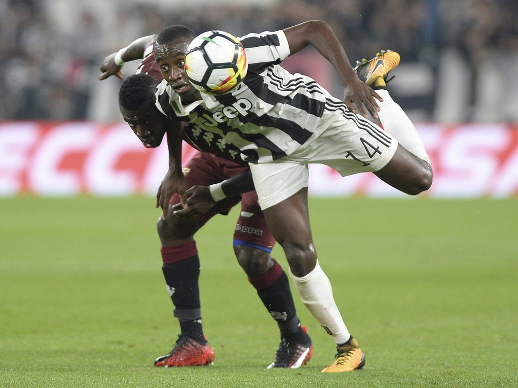 Blaise Matuidi z Juventusu měl navrch nejen v tomto souboji proti Acquahovi, ale také v celém zápase