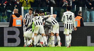 Juventus se trápil, Fiorentinu zdolal až gólem v nastavení. Zima na lavičce