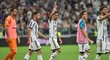 Fotbalisté Juventusu slaví výhru nad Sassuolem