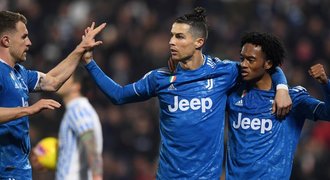 Ronaldo hrál tisící zápas a pojedenácté v řadě skóroval, Juventus vyhrál