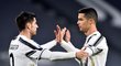 Cristiano Ronaldo slaví gól proti Spezii s Álvarem Moratou
