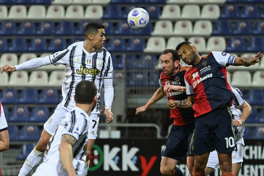 Cristiano Ronaldo nasázel hattrick do sítě Cagliari