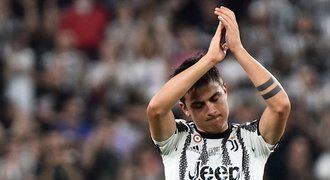 Juventus remizoval s Laziem při domácí rozlučce Chielliniho a Dybaly