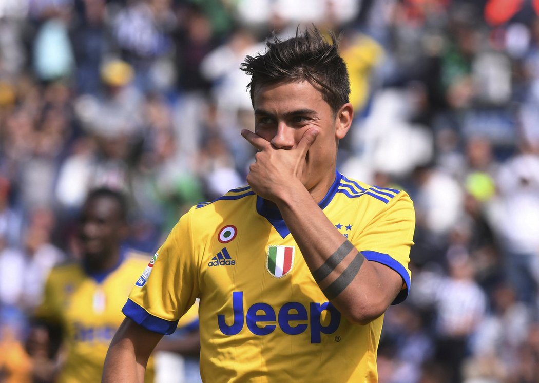 Paulo Dybala hattrickem pomohl Juventusu zpět do čela Serie A