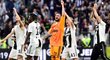 Fotbalisté Juventusu oslavují zisk mistrovského titulu
