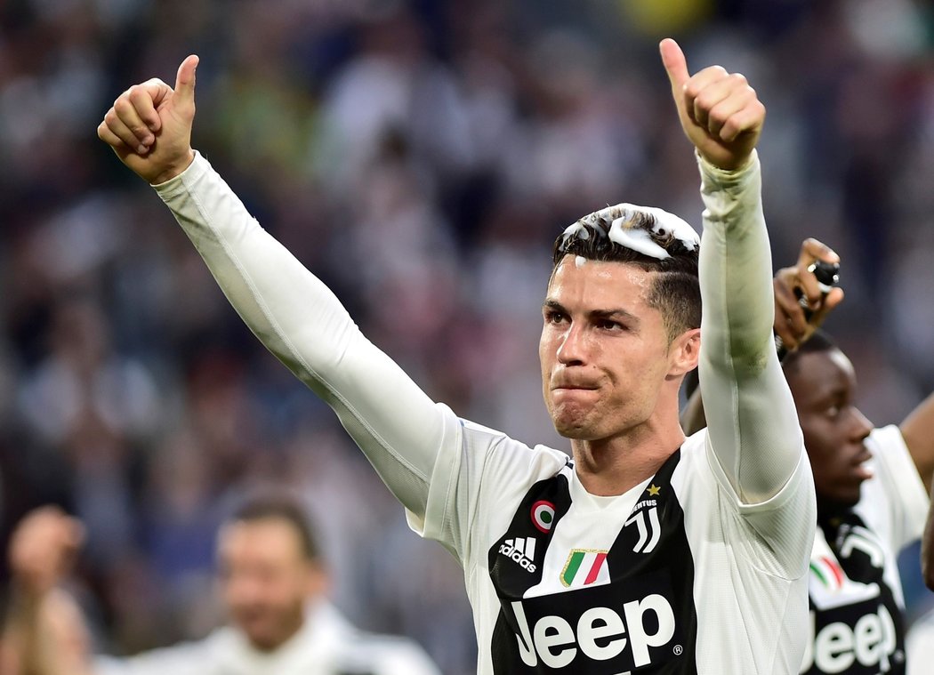 Cristiano Ronaldo oslavuje zisk italského mistrovského titulu