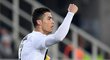 Střídající Cristiano Ronaldo slaví srovnávací gól na 2:2 na hřišti Atalanty Bergamo