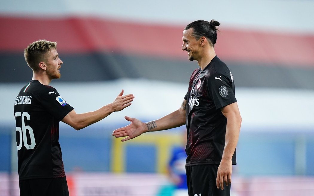 Útočník AC Milán Zlatan Ibahimovic se raduje z branky v utkání na hřišti Sampdorie Janov