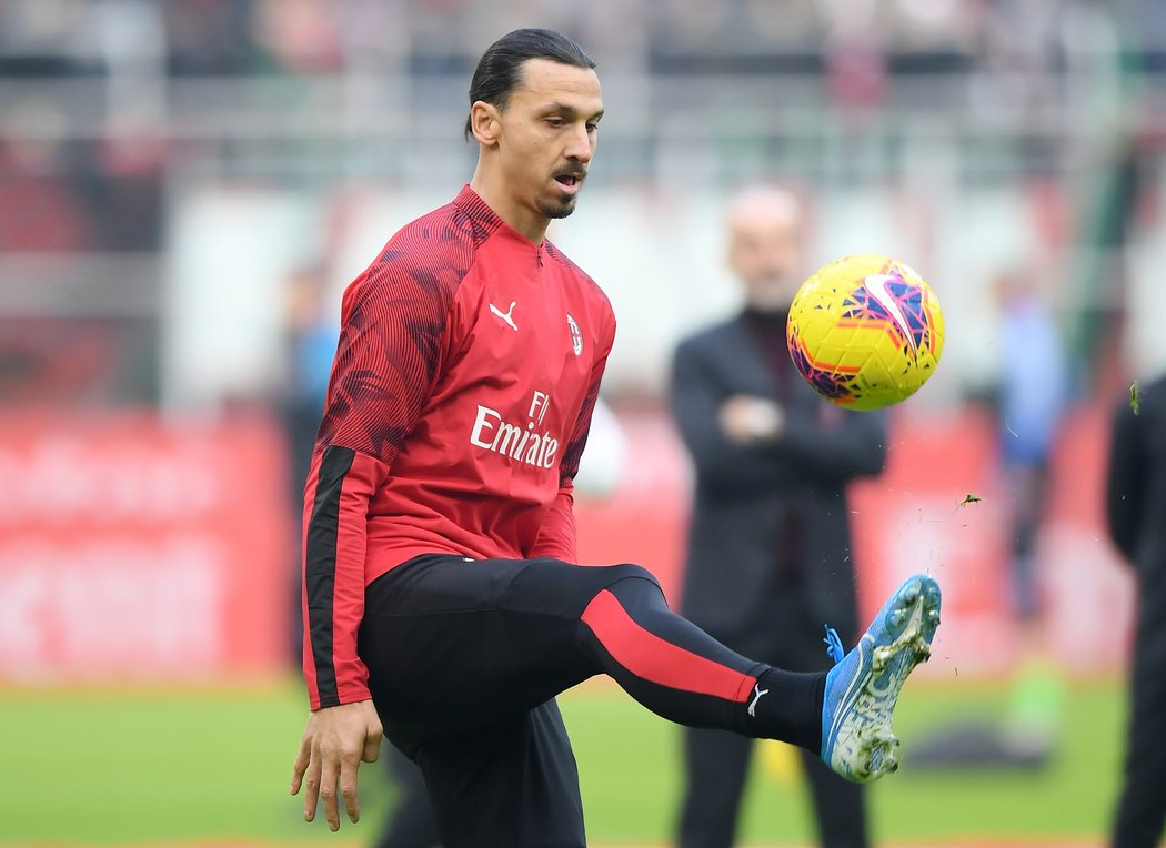 Zlatan Ibrahimovic při rozcvičce před zápasem se Sampdorií