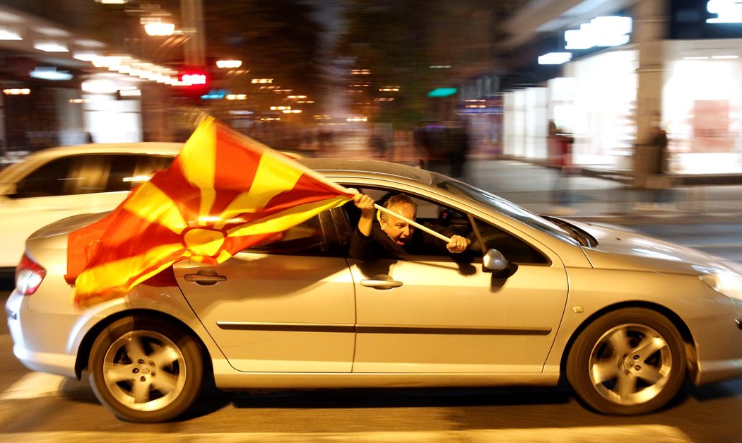 Fanoušci slaví postup Severní Makedonie na EURO