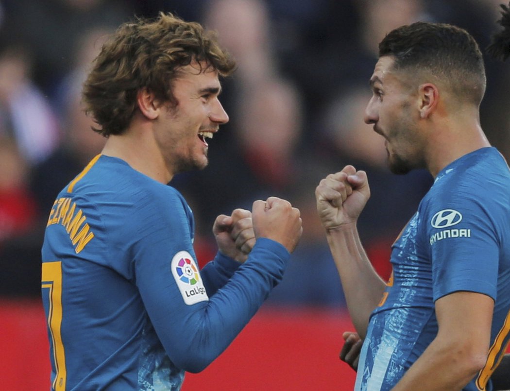 Antoine Griezmann slaví svou trefu s parťákem Kokem