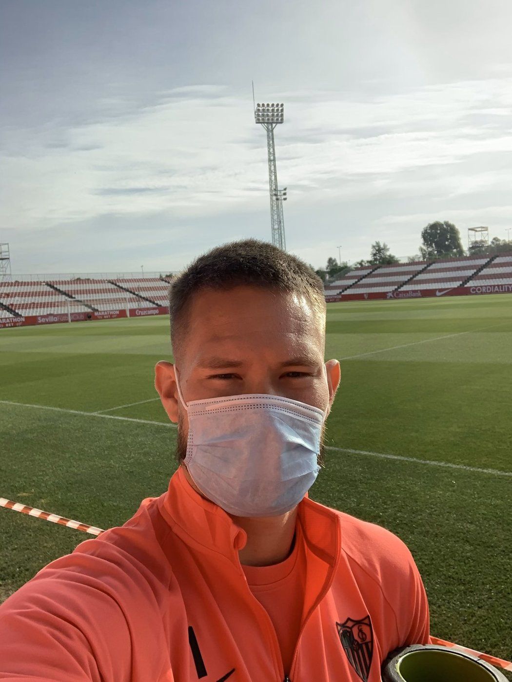 Tomáš Vaclík si opět stoupl v Seville mezi tyče, trénoval pouze s jedním míčem