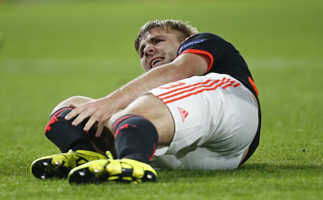 Luke Shaw po souboji s Morenem z PSV