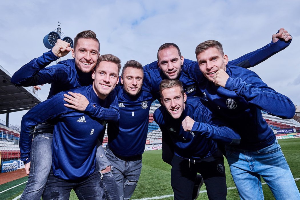 Výjimeční hráči z olomouckého ročníku 1993: zleva David Houska, Lukáš Kalvach, Šimon Falta, Jakub Plšek, Tomáš Zahradníček, Jiří Texl