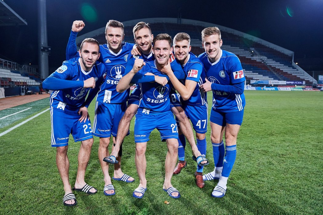 Výjimeční hráči z olomouckého ročníku 1993: zleva David Houska, Lukáš Kalvach, Šimon Falta, Jakub Plšek, Tomáš Zahradníček, Jiří Texl