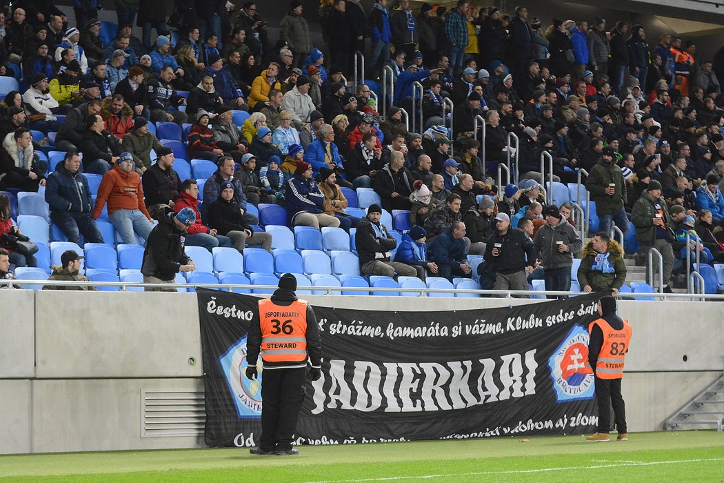 Fanoušci Slovanu Bratislava na otevření Tehelného pole