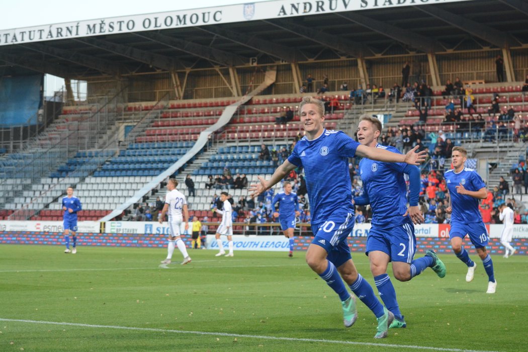 Olomoucká devatenáctka si před dvěma tisíci diváky hravě poradila se slovinským Mariborem 4:1