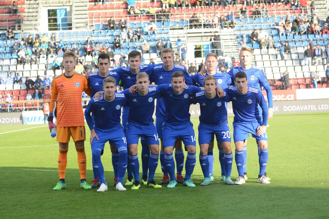 Olomoucká devatenáctka si před dvěma tisíci diváky hravě poradila se slovinským Mariborem 4:1