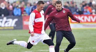 Silvestrovské derby se čtyřmi nováčky. Otazníkem zůstává Patrik Berger