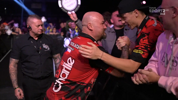 Krejčí vyměnil fotbal za šipky, fandil Sedláčkovi. Ten otočil duel na prestižním turnaji Krejčí vyměnil fotbal za šipky, fandil Sedláčkovi. Ten otočil duel na prestižním turnaji