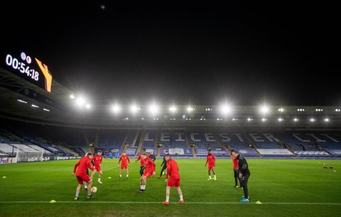 Fotbalisté Slavie si vyzkoušeli trávník na domácím stadionu Leicesteru City