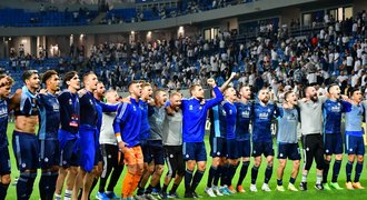 Drama v LM: Weiss poslal Slovan dál gólem přímo z rohu, slaví i Češi