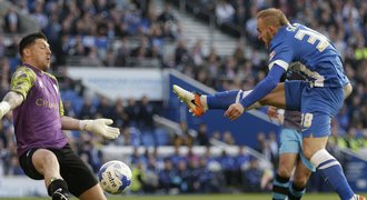 Souboj reprezentantů. Pudil předčil Skaláka a zahraje si o Premier League