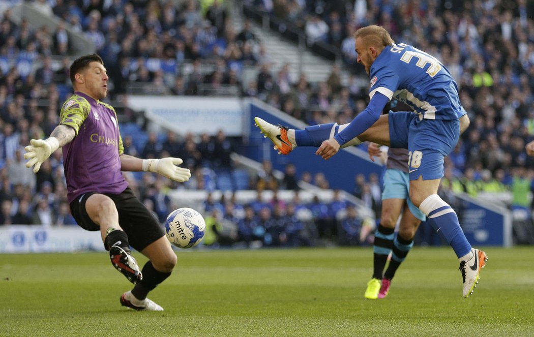 Český útočník Brightonu Jiří Skalák v utkání proti Sheffieldu