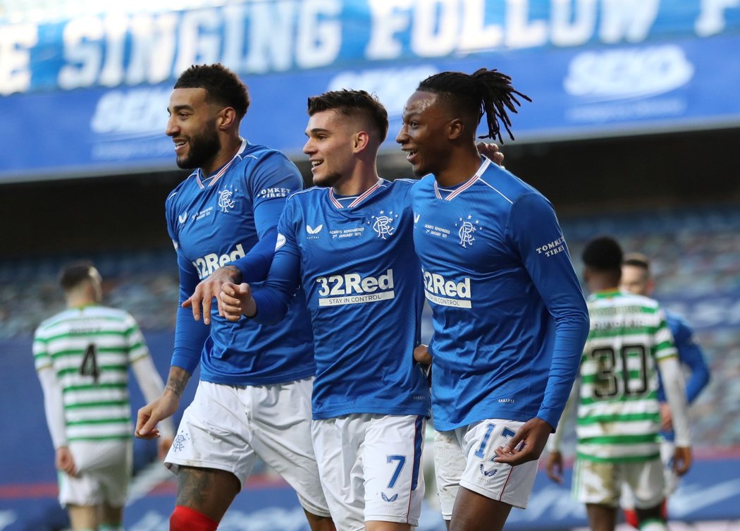 Glasgow Rangers zvládli i druhé derby v sezoně a na Celtic mají náskok už 19 bodů