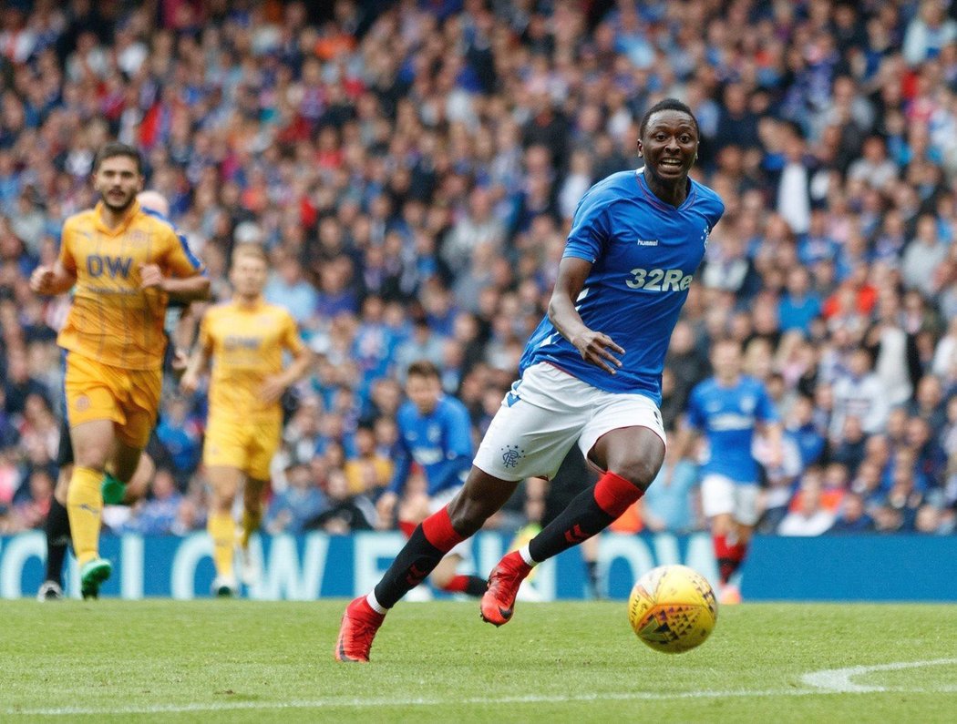 Umar Sadiq odehrál za Rangers jediné soutěžní utkání