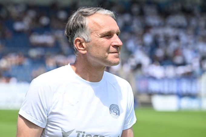 Slovácko dál s koučem Skuhravým! Do obrany přijde posila z Dukly. Kdo odejde? Slovácko dál s koučem Skuhravým! Do obrany přijde posila z Dukly. Kdo odejde?