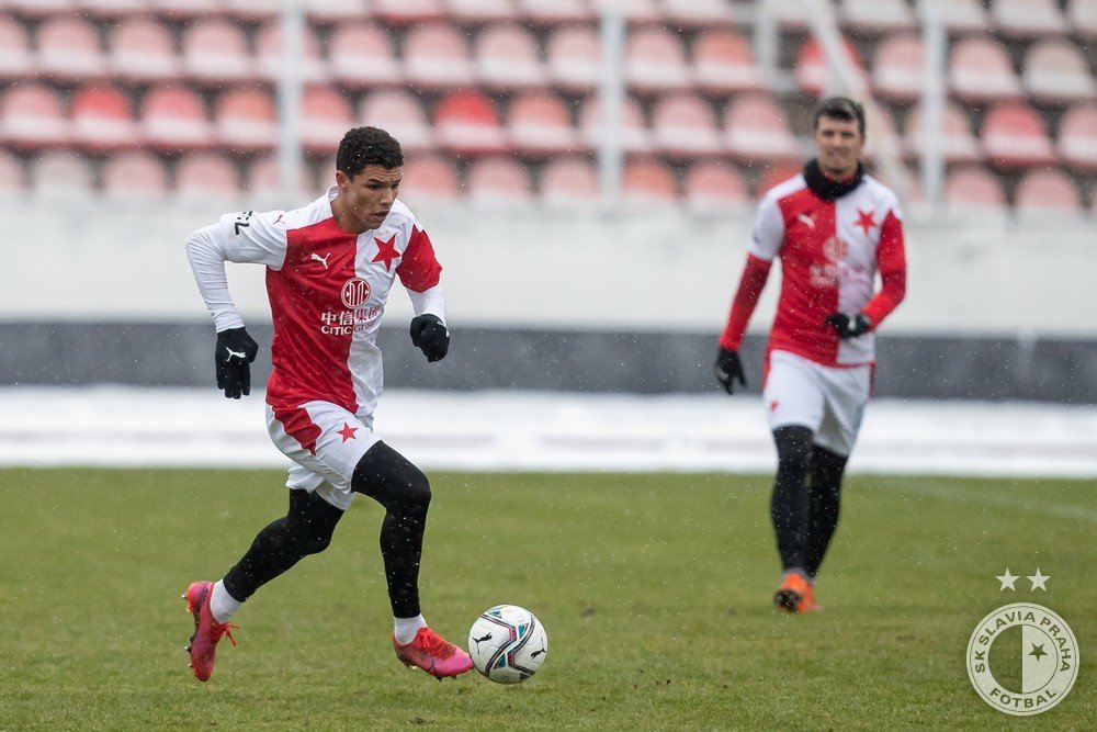 Alexander Bah v tréninkovém zápasu Slavie