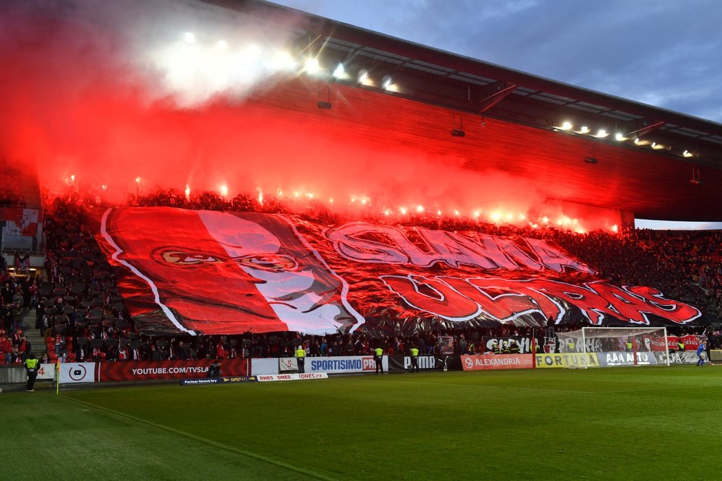 Choreo fanoušků Slavie v utkání s Baníkem Ostrava