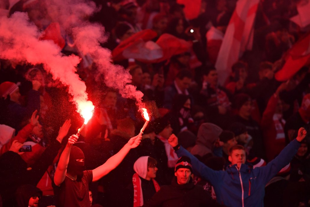 Fanoušci Slavie během domácího utkání s Baníkem Ostrava