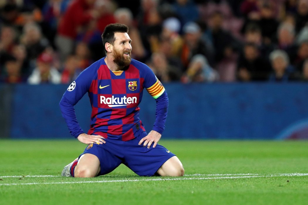Zklamaný kapitán Barcelony Lionel Messi po jedné z nevyužitých šancí v utkání se Slavií