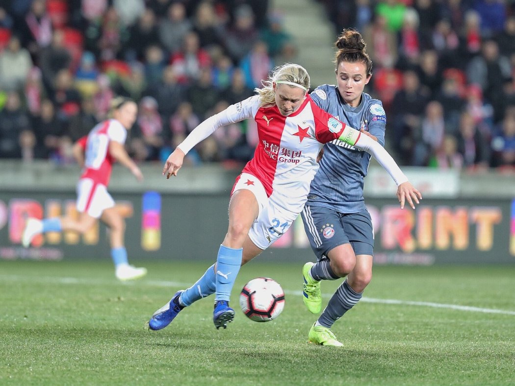 Kateřina Svitková v akci v duelu proti Bayernu