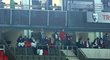 Diváci na stadionu v Edenu, kteří po otestování mohli navštívit utkání Slavie proti Beer Ševě v Evropské lize