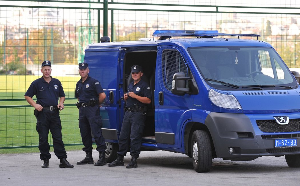 Srbská policie byla v pohotovosti.