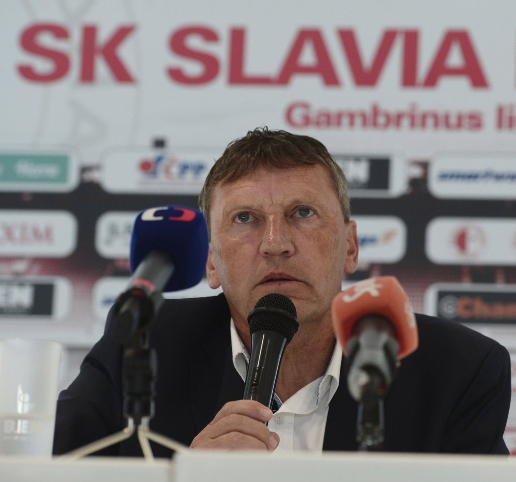 Miroslav Beránek na tiskové konferenci, kde byl představen jako nový trenér fotbalové Slavie