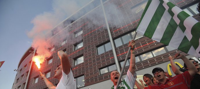 Fanoušci fotbalistů Slavie a Bohemians 1905 společně 16. července protestovali před Synot Tip Arenou v Praze. Chtěli tak vyjádřit nesouhlas se stěhováním Bohemians 1905 do Edenu.