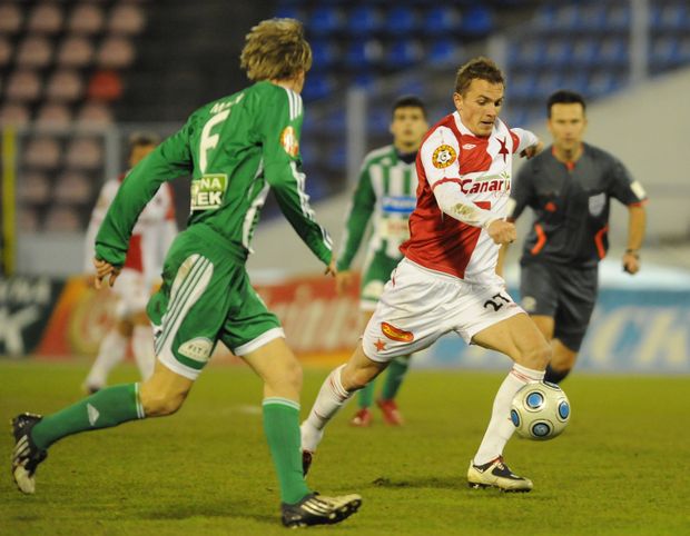 Slovenský fotbalista poslal hosty do vedení. Slovenský fotbalista poslal hosty do vedení.