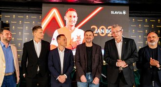 Fotbalové přestupy ONLINE: Kapitán Slavie prodloužil smlouvu
