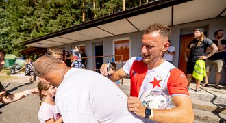 Coufal dal hattrick za Slavii. V sešívaném znovu zářili i Souček nebo Škoda