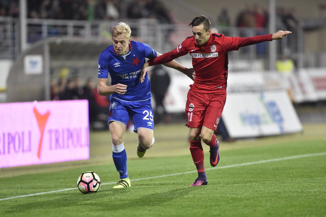 Zleva Michal Frydrych ze Slavie a Jakub Přichystal z Brna