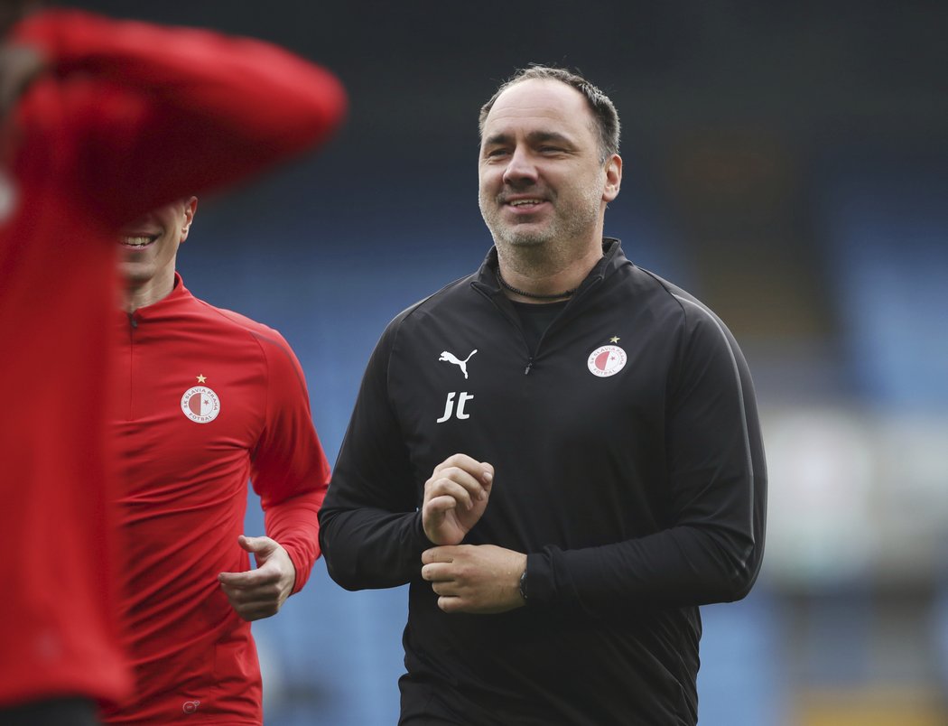 Kouč Slavie Jindřich Trpišovský na tréninku před odvetou na půdě Chelsea