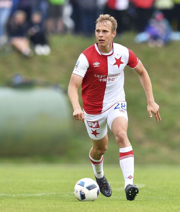 Lukáš Pokorný v akci během přípravného zápasu Slavie v Chotěboři Lukáš Pokorný v akci během přípravného zápasu Slavie v Chotěboři