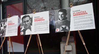 Slavia konečně doma. V Edenu uctila legendy a odhalila chodník slávy